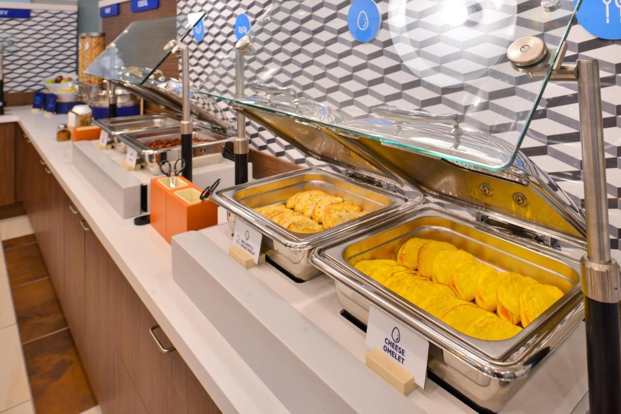 Holiday Inn Express & Suites - Madison West - Middleton By Ihg Exteriér fotografie