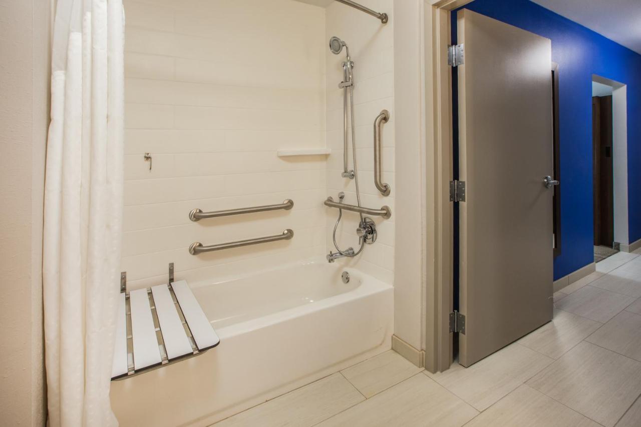 Holiday Inn Express & Suites - Madison West - Middleton By Ihg Exteriér fotografie